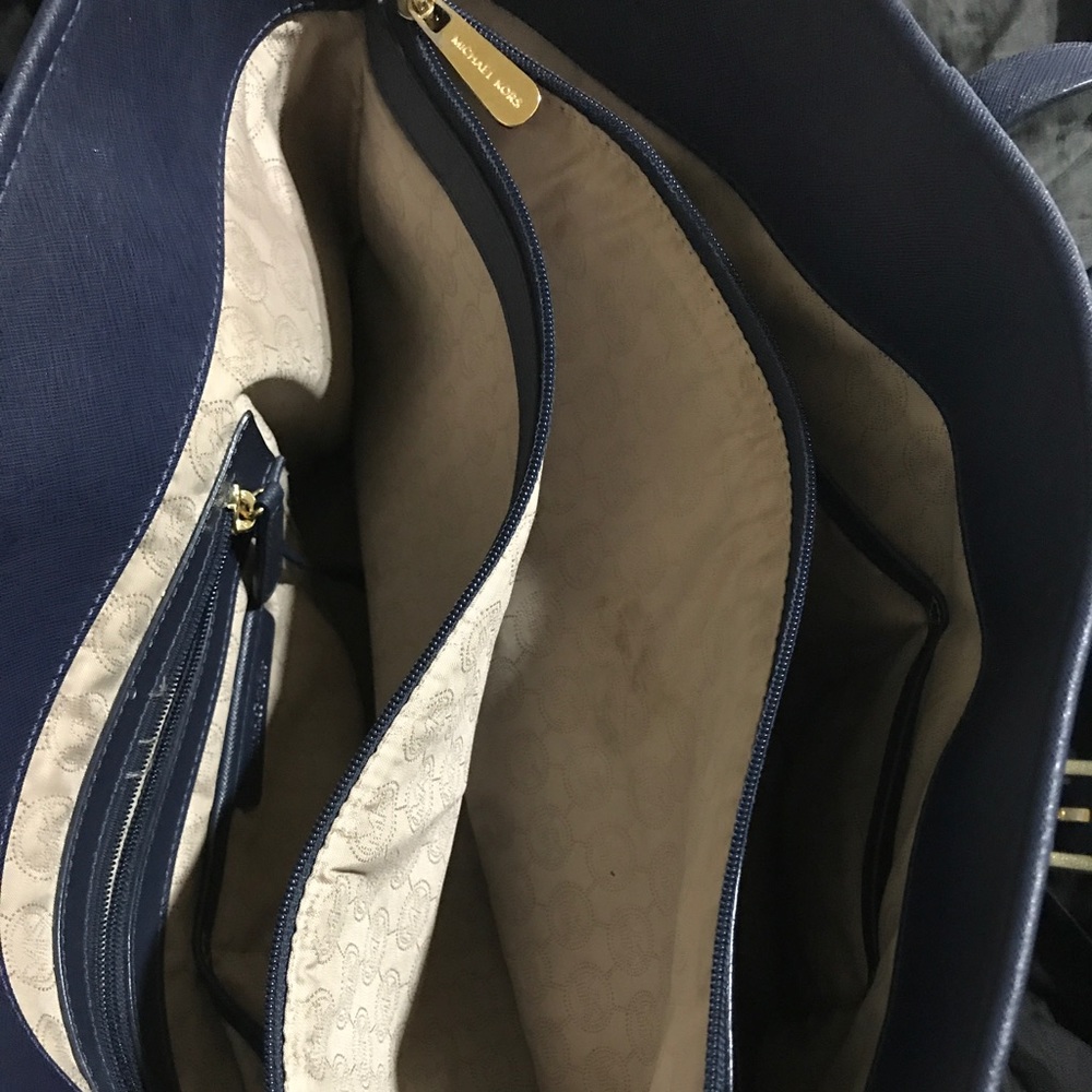 Michael Kors navy blue jet set travel purse - Picture 3 of 8